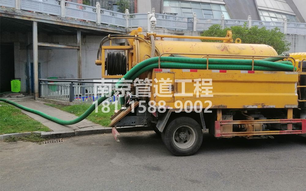 277营苑商场隔油池吸污